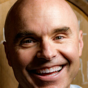 Zdjęcie przedstawia Johna Forsytha prowadzącego szkolenie terapii ACT dla psychologów i psychoterapeutów