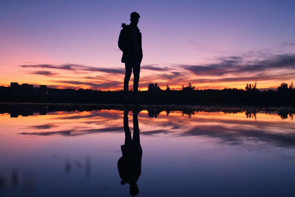 Obrazek dla artykułu "Kim jesteś? Wstęp Stevena Hayesa do książki „A Contextual Behavioral Guide to the Self”"